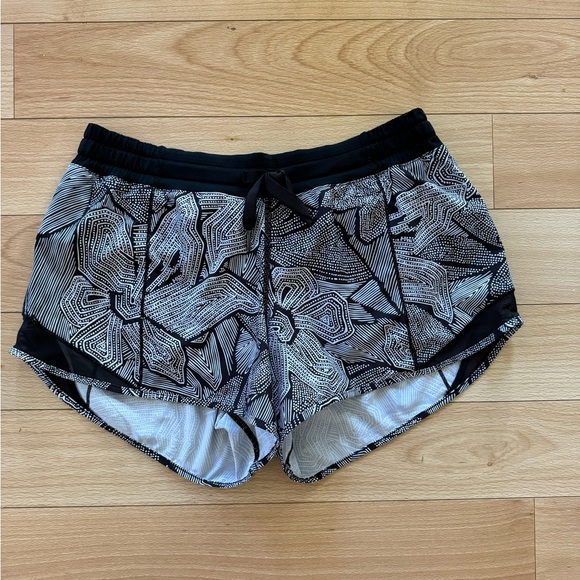 Lululemon Hotty Hot Short (Long) - Picture 3 of 3